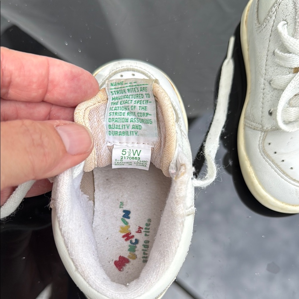 Stride Rite White Sneakers Classic Design - Picture 2 of 5